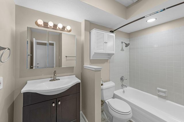 1829 Augusta Drive 28, Houston, TX 77057