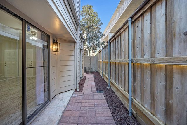 1829 Augusta Drive 28, Houston, TX 77057