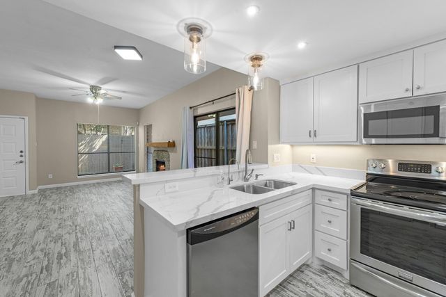 1829 Augusta Drive 28, Houston, TX 77057