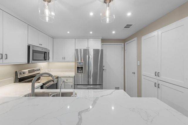 1829 Augusta Drive 28, Houston, TX 77057