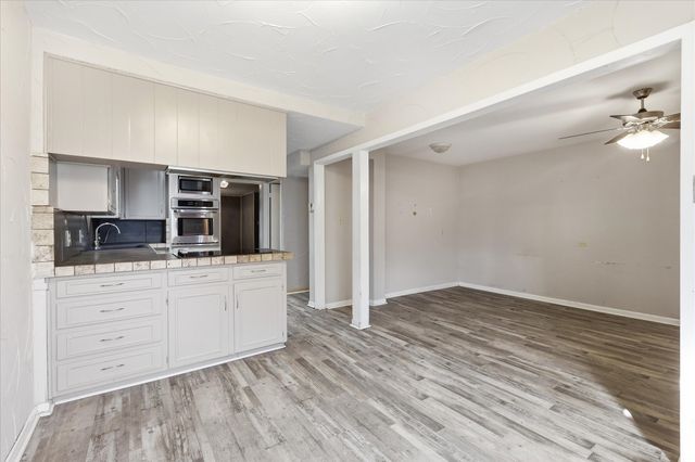 981 Chateau Valee Circle, Bedford, TX 76022