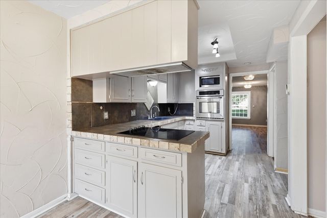 981 Chateau Valee Circle, Bedford, TX 76022
