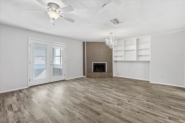 981 Chateau Valee Circle, Bedford, TX 76022