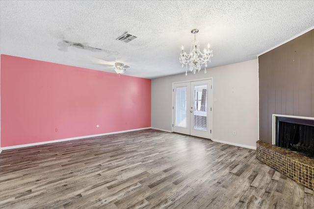 981 Chateau Valee Circle, Bedford, TX 76022