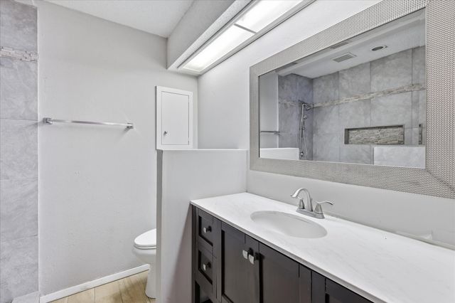 981 Chateau Valee Circle, Bedford, TX 76022