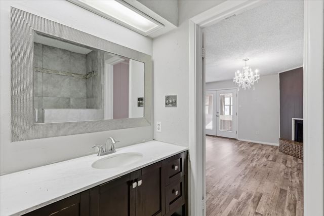 981 Chateau Valee Circle, Bedford, TX 76022