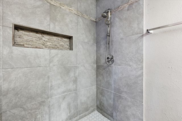 981 Chateau Valee Circle, Bedford, TX 76022