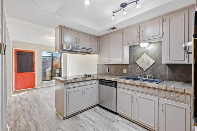 981 Chateau Valee Circle, Bedford, TX 76022