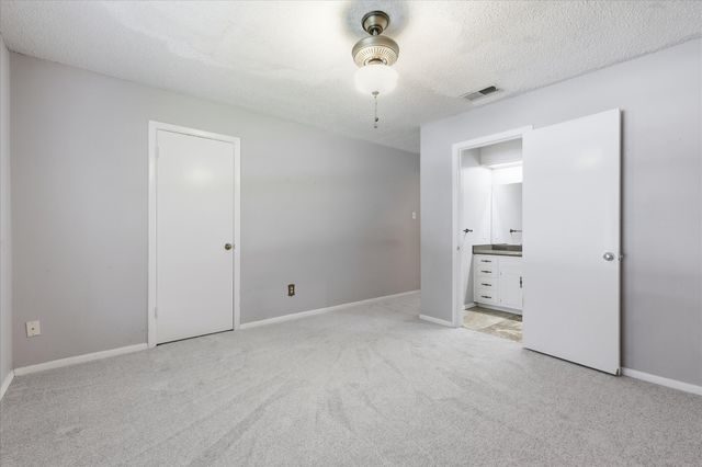 981 Chateau Valee Circle, Bedford, TX 76022