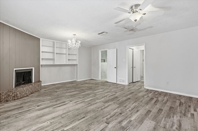 981 Chateau Valee Circle, Bedford, TX 76022