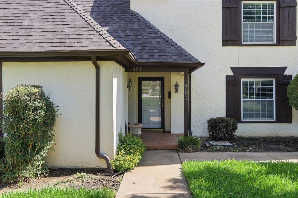 981 Chateau Valee Circle, Bedford, TX 76022
