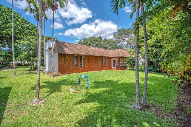 470 NE 113th St 1, Miami, FL 33161