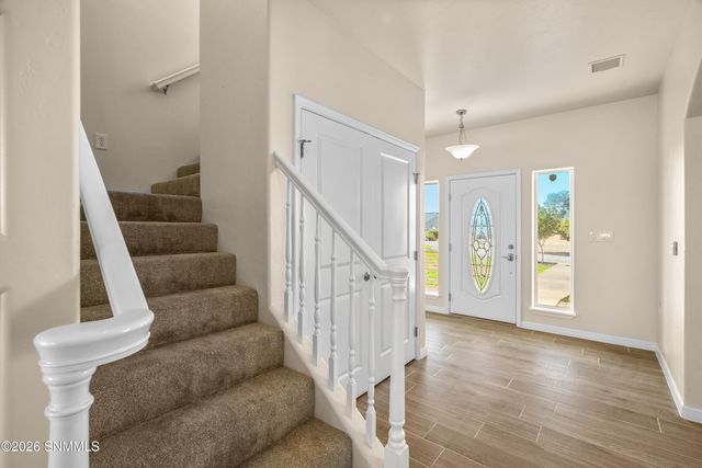 200 Sunshine Valley Court, Las Cruces, NM 88007