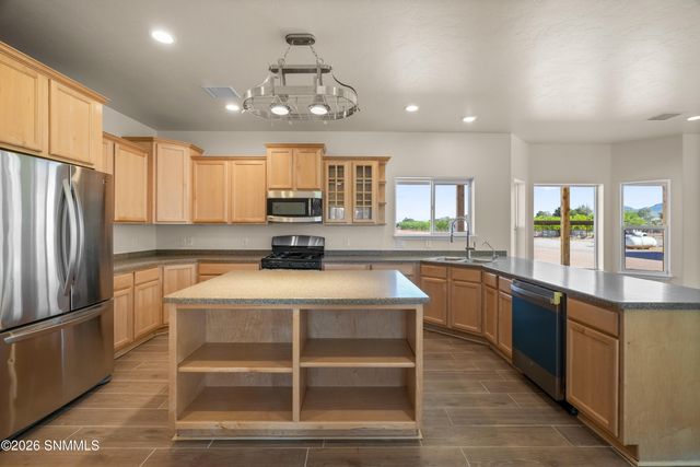 200 Sunshine Valley Court, Las Cruces, NM 88007