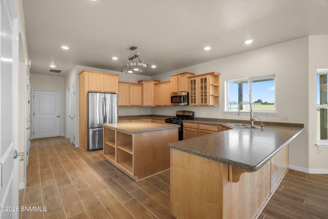 200 Sunshine Valley Court, Las Cruces, NM 88007