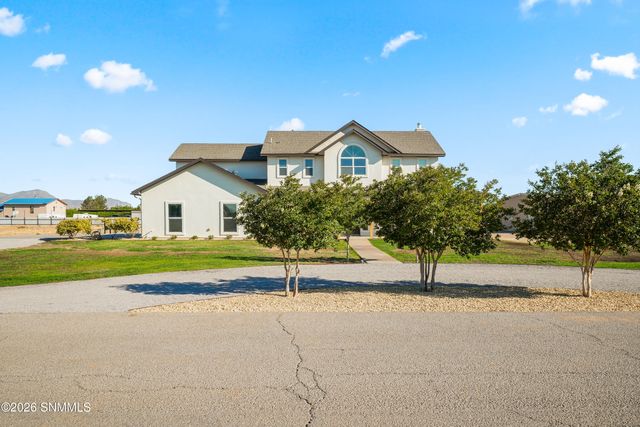 200 Sunshine Valley Court, Las Cruces, NM 88007