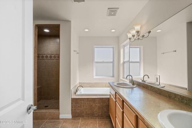 200 Sunshine Valley Court, Las Cruces, NM 88007