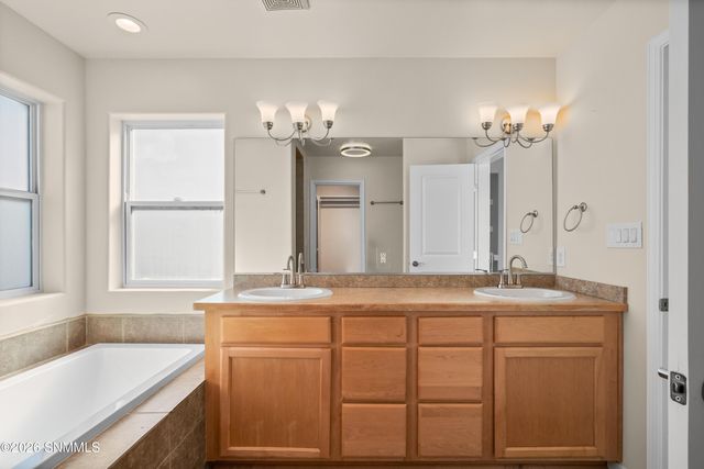 200 Sunshine Valley Court, Las Cruces, NM 88007