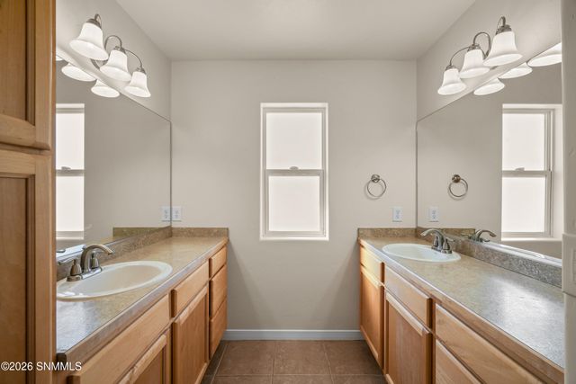200 Sunshine Valley Court, Las Cruces, NM 88007