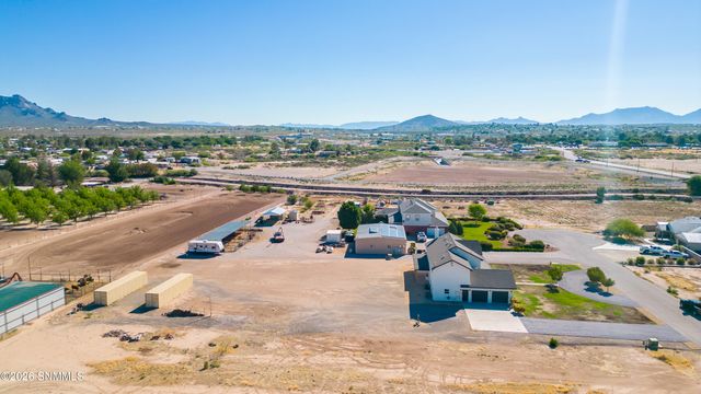 200 Sunshine Valley Court, Las Cruces, NM 88007