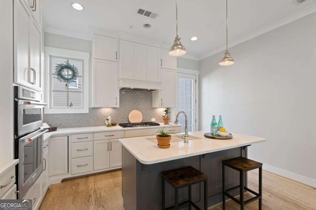228 Dawson Dr, Woodstock, GA 30188