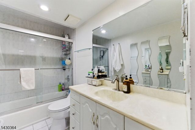 366 Trenton Ave 2F, Paterson City, NJ 07503