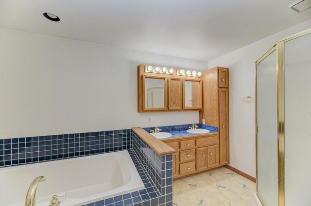 32850 Deer Ridge Drive, Wilmington, IL 60481