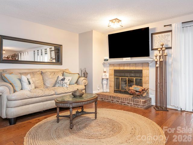 7200 Winery Lane, Charlotte, NC 28227