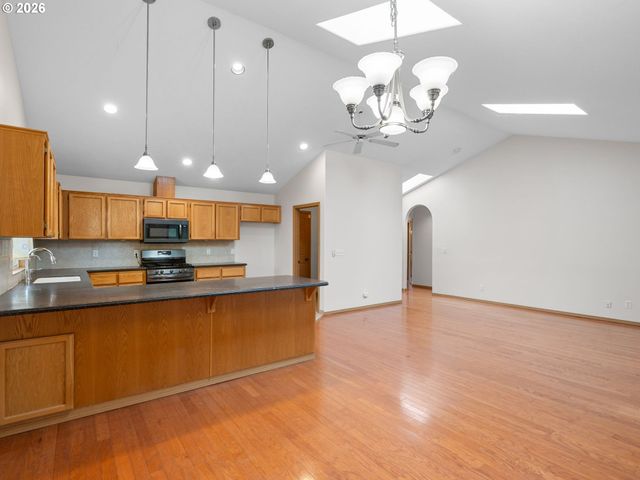 237 Ne WILCOX St, Hillsboro, OR 97124