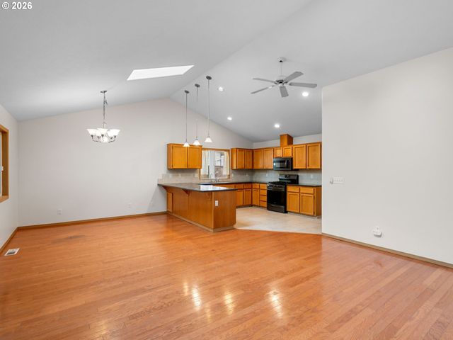237 Ne WILCOX St, Hillsboro, OR 97124