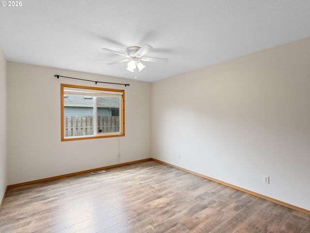 237 Ne WILCOX St, Hillsboro, OR 97124