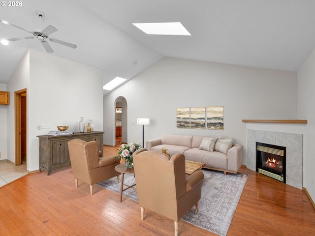 237 Ne WILCOX St, Hillsboro, OR 97124