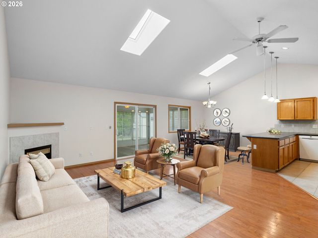 237 Ne WILCOX St, Hillsboro, OR 97124