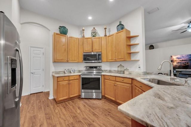 16135 BRIDGEDALE DRIVE, Lithia, FL 33547