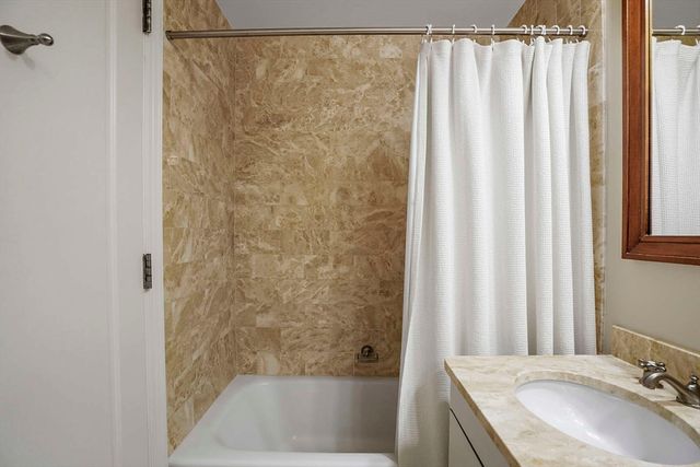 1 Charles St S 602, Boston, MA 02116