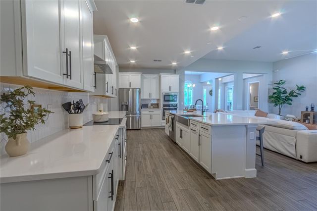 132 LAKE DRIVE, Oviedo, FL 32765