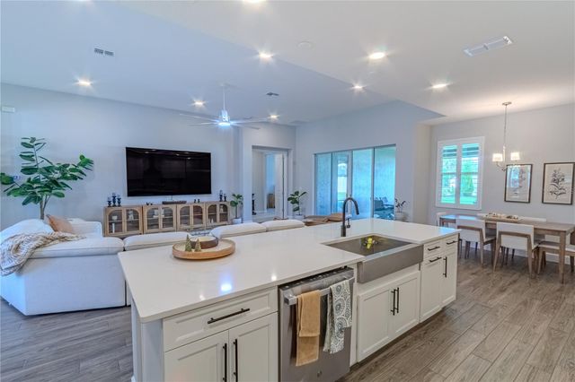 132 LAKE DRIVE, Oviedo, FL 32765