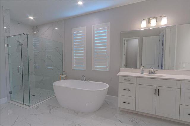 132 LAKE DRIVE, Oviedo, FL 32765