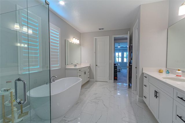 132 LAKE DRIVE, Oviedo, FL 32765