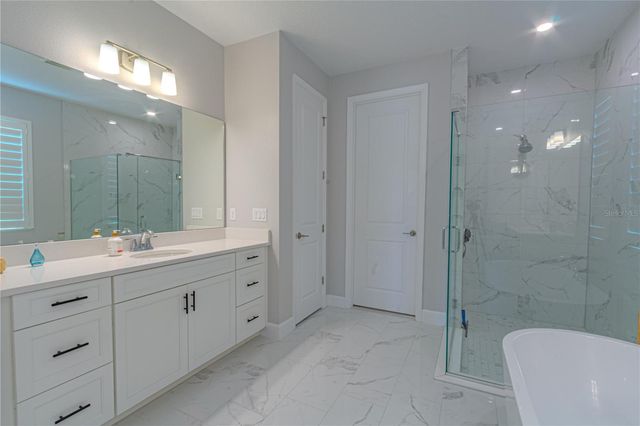 132 LAKE DRIVE, Oviedo, FL 32765