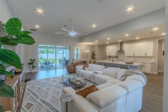 132 LAKE DRIVE, Oviedo, FL 32765