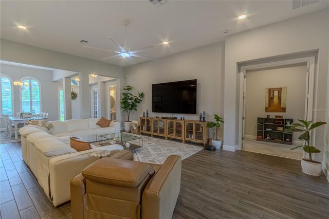 132 LAKE DRIVE, Oviedo, FL 32765