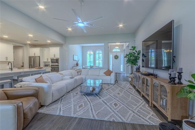 132 LAKE DRIVE, Oviedo, FL 32765