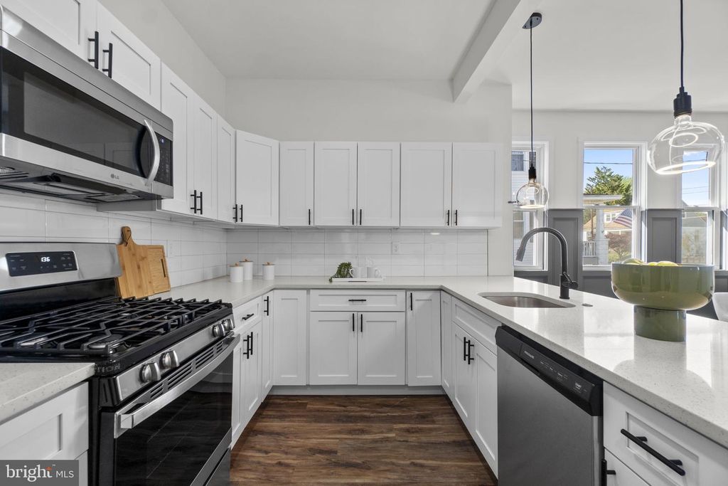 Image 13 of property listing at 1229 NORTH AVE, Baltimore, MD 21227