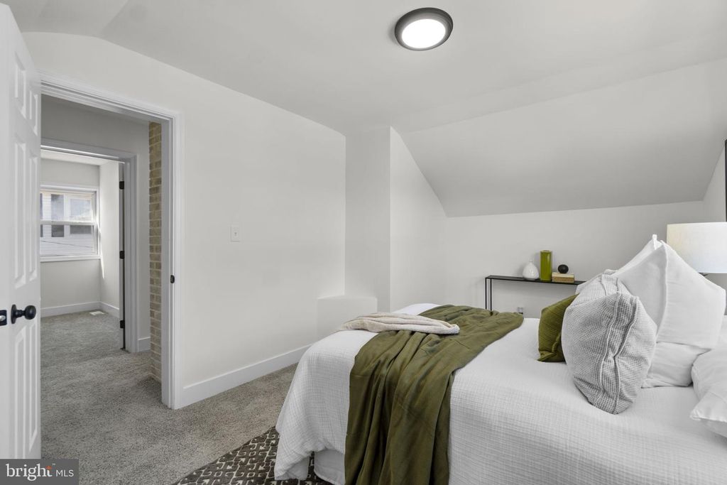 Image 19 of property listing at 1229 NORTH AVE, Baltimore, MD 21227