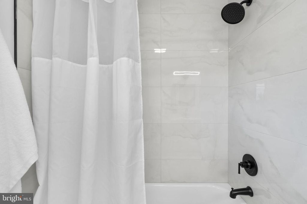 Image 22 of property listing at 1229 NORTH AVE, Baltimore, MD 21227