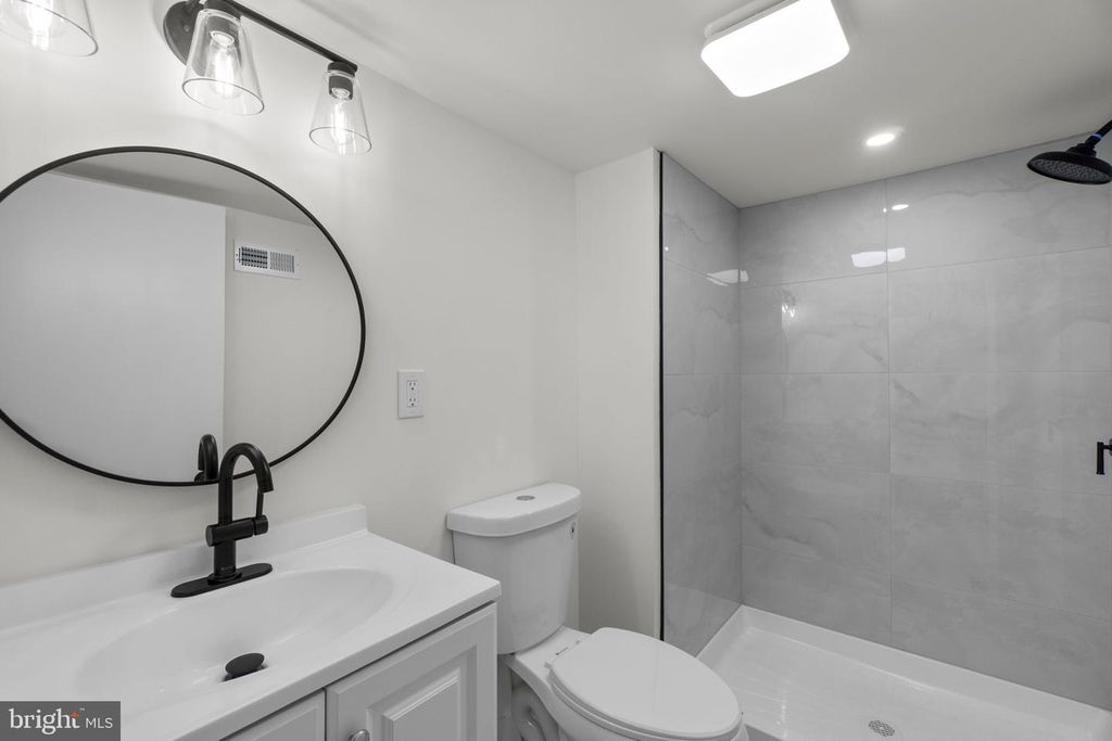 Image 35 of property listing at 1229 NORTH AVE, Baltimore, MD 21227