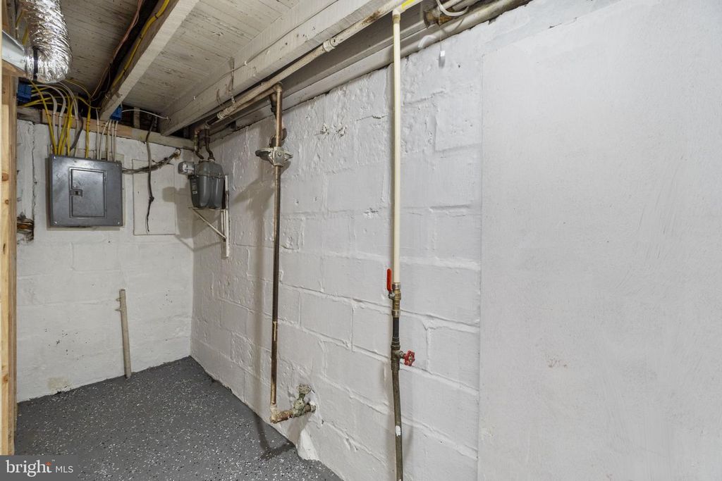 Image 36 of property listing at 1229 NORTH AVE, Baltimore, MD 21227