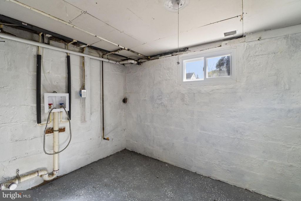 Image 37 of property listing at 1229 NORTH AVE, Baltimore, MD 21227