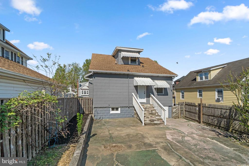 Image 40 of property listing at 1229 NORTH AVE, Baltimore, MD 21227